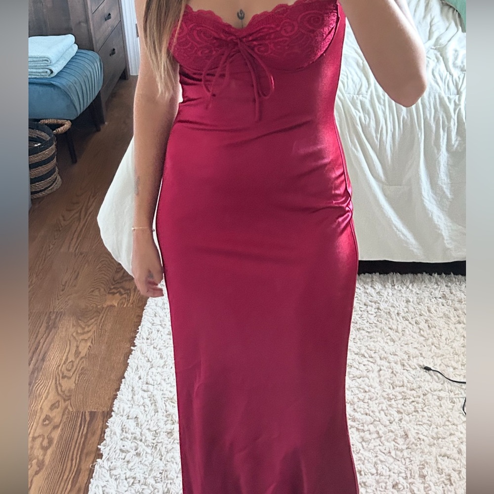Elegant Red Lace Trim Nightgown